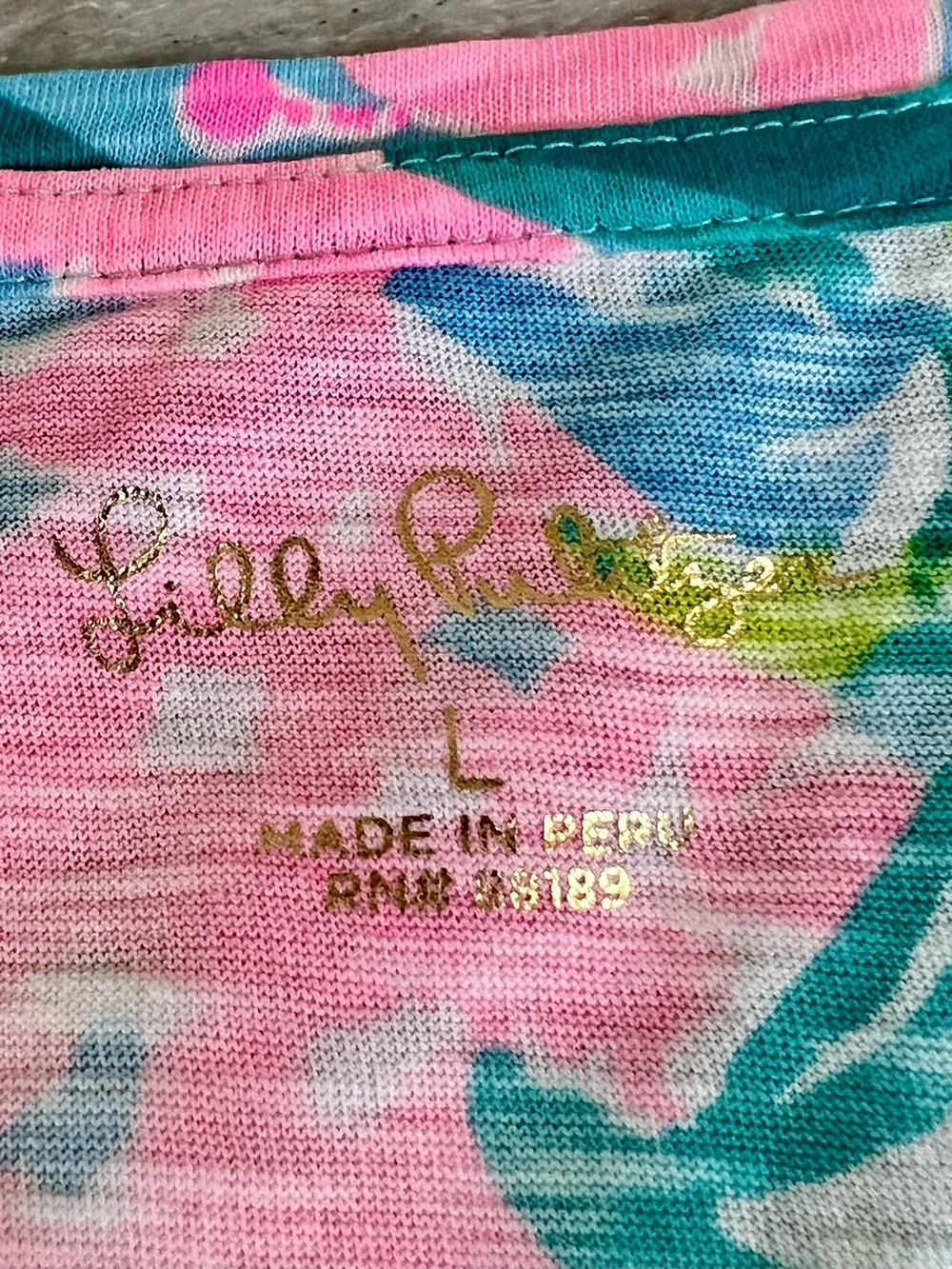 NWOT- Lilly Pulitzer Etta V Neck
Top Pineapple Shake - Picture 4 of 8